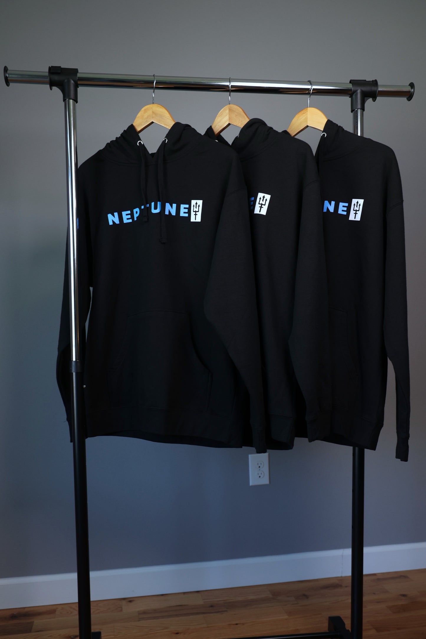 Neptune Disc Hoodie - Black