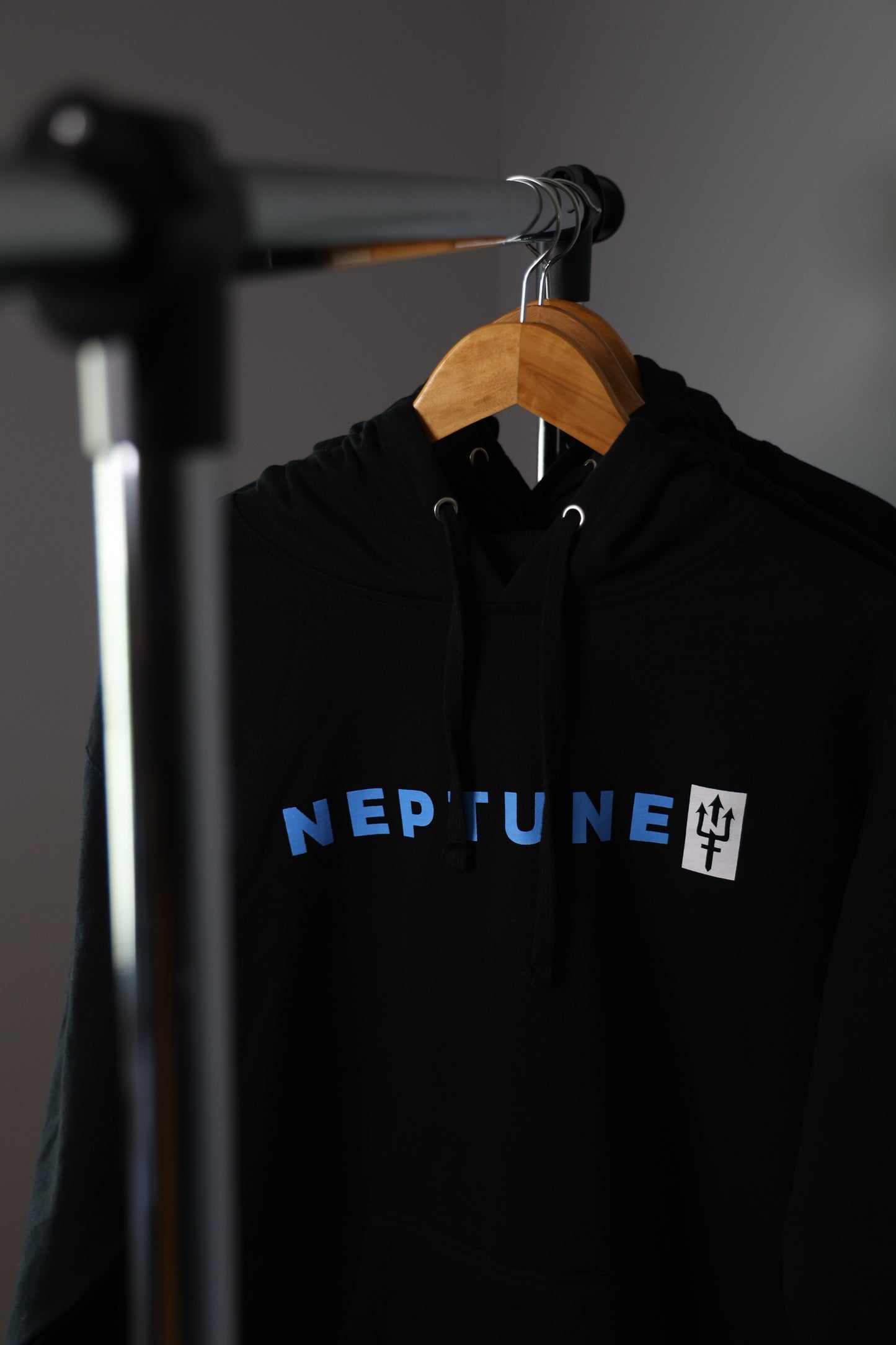 Neptune Disc Hoodie - Black