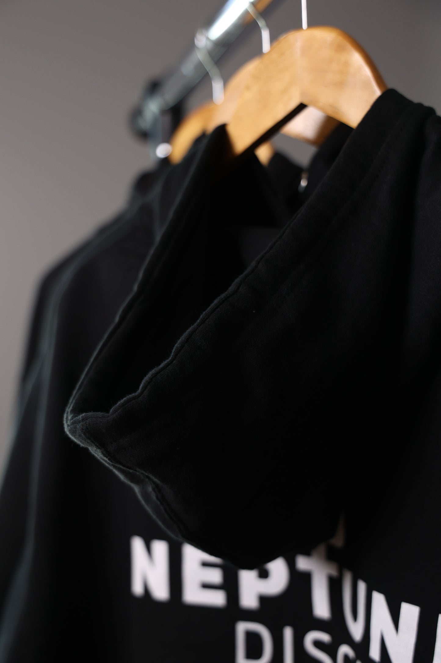 Neptune Disc Hoodie - Black