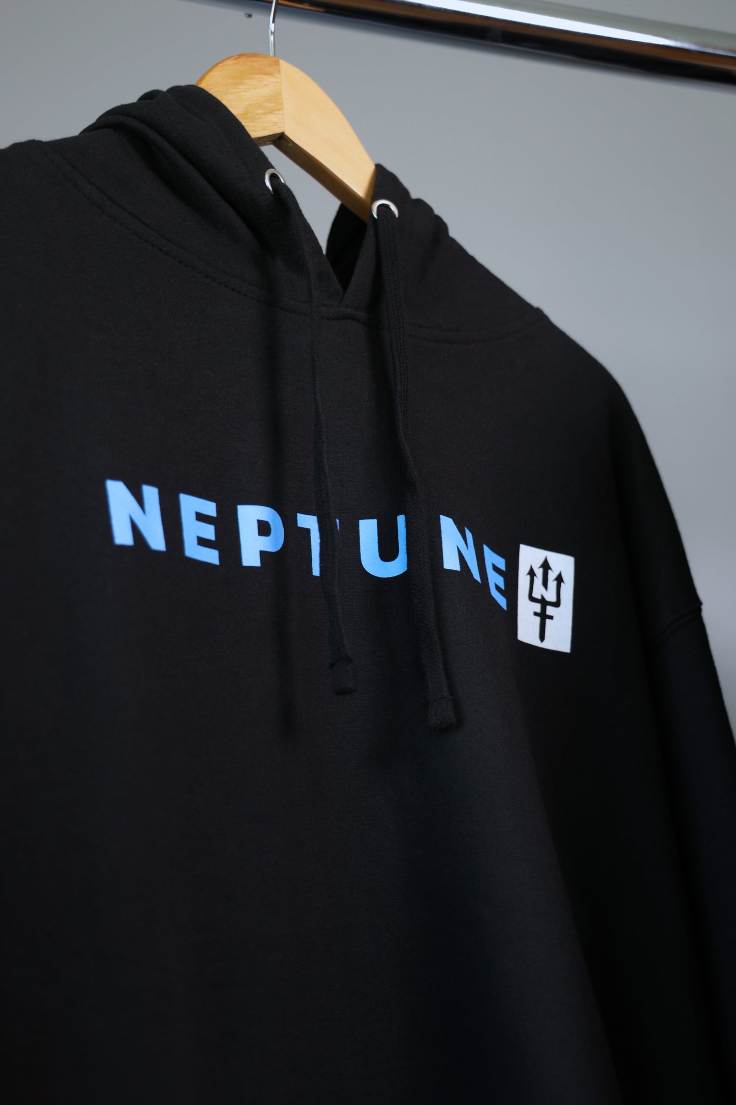 Neptune Disc Hoodie - Black